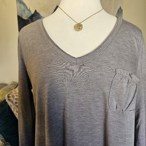 DKNY Gray V-Neck Long Sleeve Blouse | Size Large | Minimalist Classic Style NWOT - Picture 5 of 8